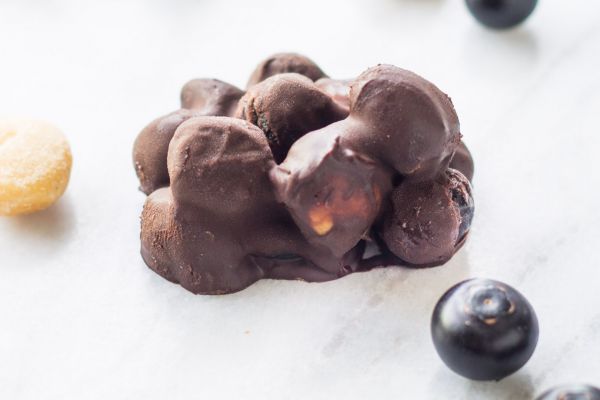 chocolate blueberry clusters