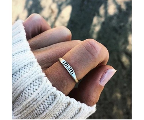 Dolland – Simple Fashion Jewelry “Mom” Ring