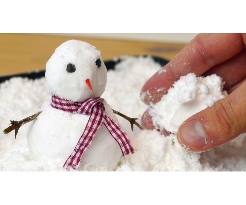 How to Make Fake Snow to Decorate your House this Holiday Season