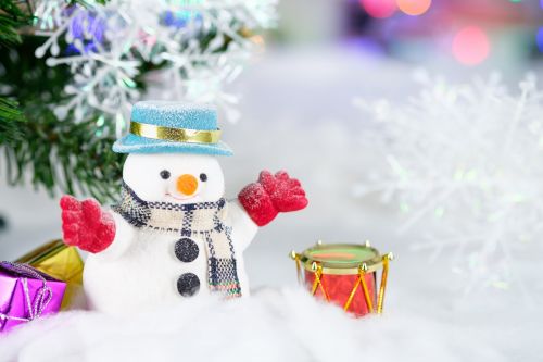 https://www.pexels.com/photo/snowman-and-drum-decor-1028724/