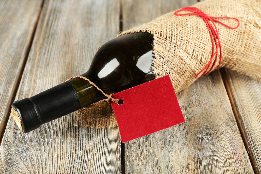 3-great-and-creative-ways-to-gift-wrap-a-bottle-of-wine-thatsweetgift