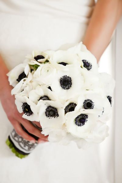 clean and modern wedding bouquet