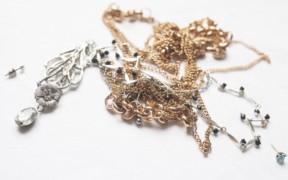 How to Untangle a Necklace in Seconds! | ThatSweetGift