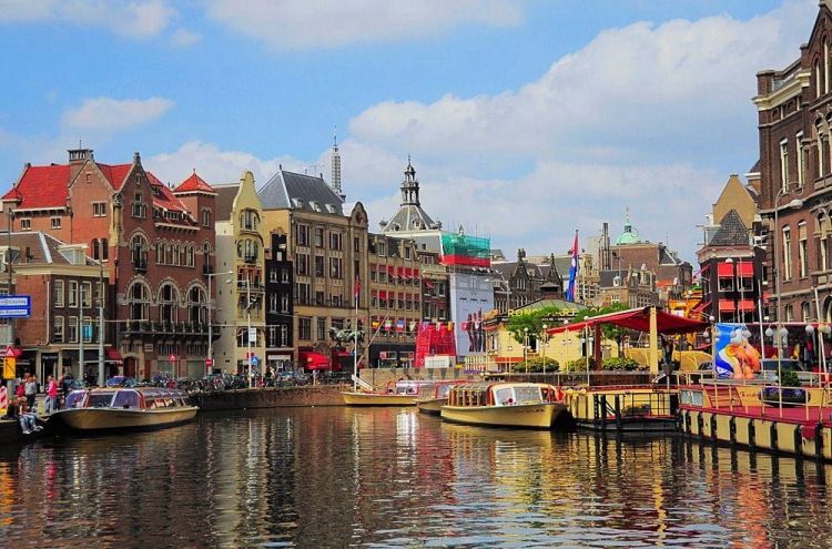 Best places to travel alone: Amsterdam