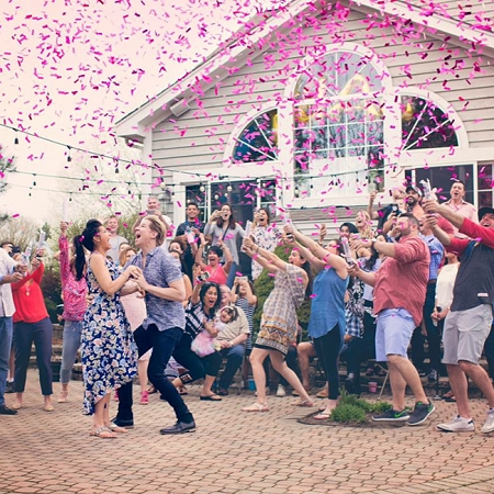 Gender reveal ideas: Confetti Poppers 