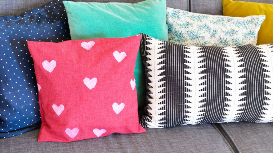 3 DIY Decorative Pillow Tutorials to do At Home