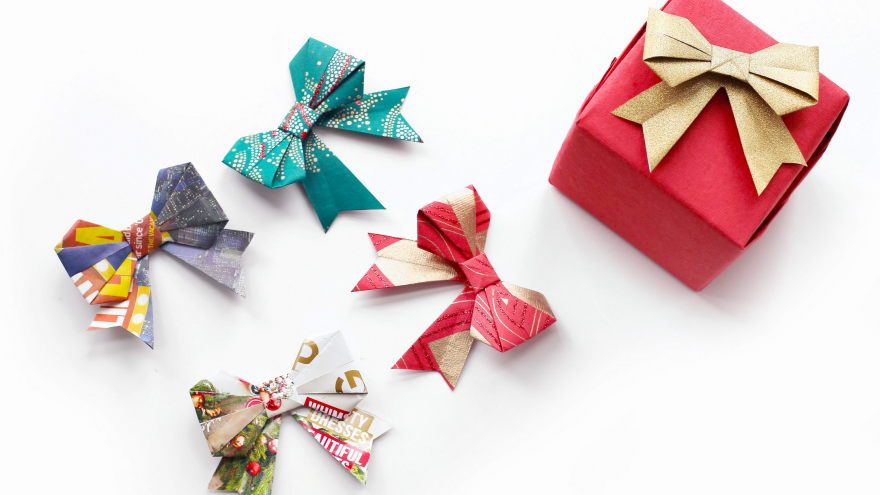 The Easiest Paper Gift Bow Tutorials