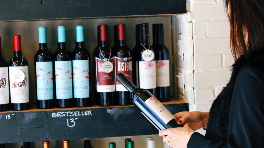 The Rules When Buying a Bottle of Wine for a Dinner Party