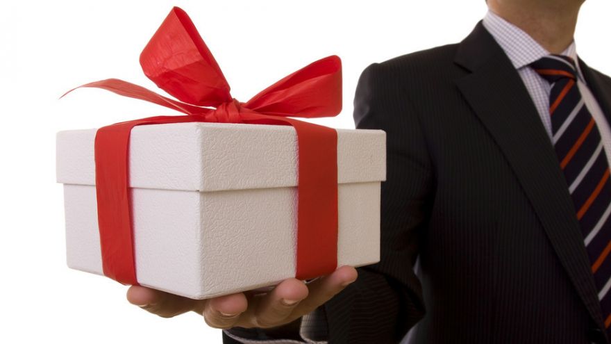 Is It Appropriate to Accept Gifts from Your Boss?