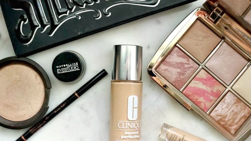 The Only 4 Makeup Products You’ll Ever Need in Your Bag