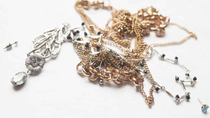 How to Untangle a Necklace in Seconds!