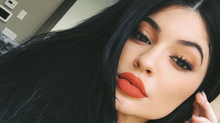 Kylie Jenner Makeup: The 5 Products We Know She Uses!